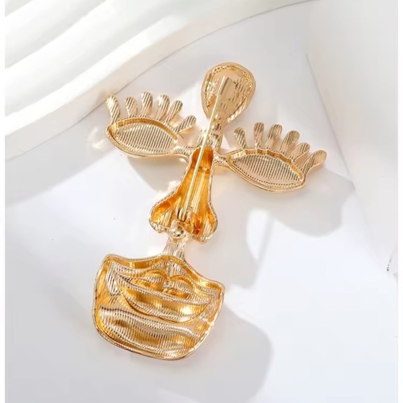 Abstract Face Brooch with Red Lips and Yellow Eyes - Picture 8 of 11